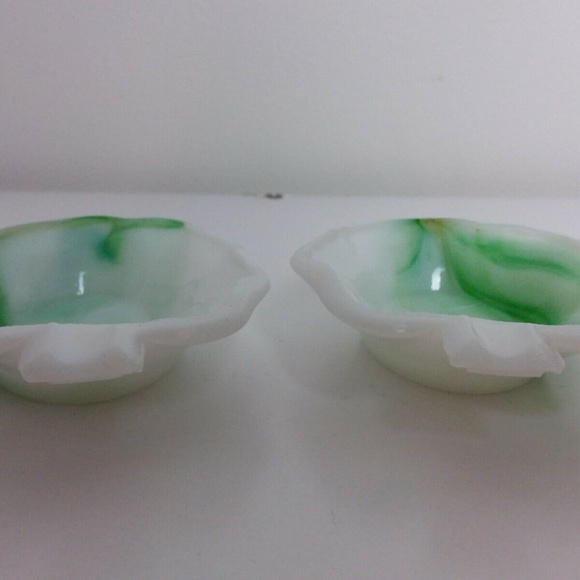 Vtg Set of 2 Green and White Leaf Shaped AKRO AGATE Ashtrays Trinket Dishes - Picture 4 of 8